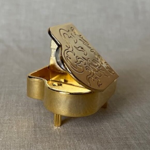 Miniature Piano Clock by Breeze Collection, Gift Idea - Picture 8 of 15